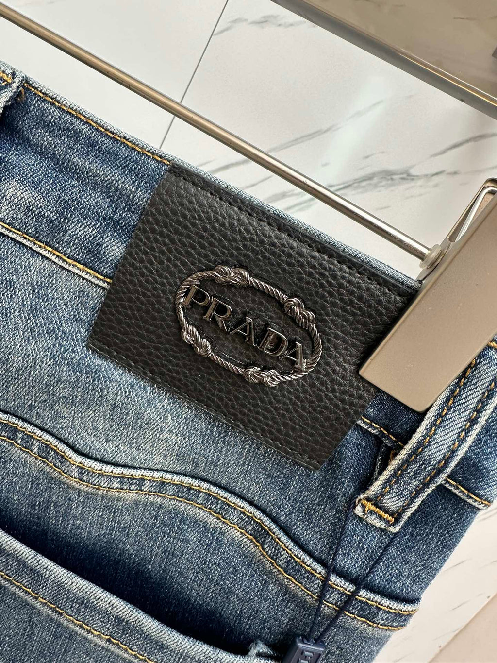 Pantalones vaqueros de mezclilla lavada premium para hombre