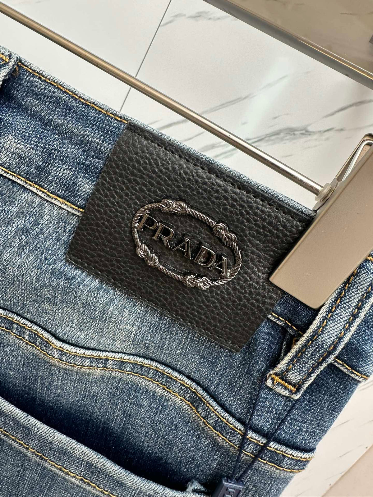 Pantalones vaqueros de mezclilla lavada premium para hombre