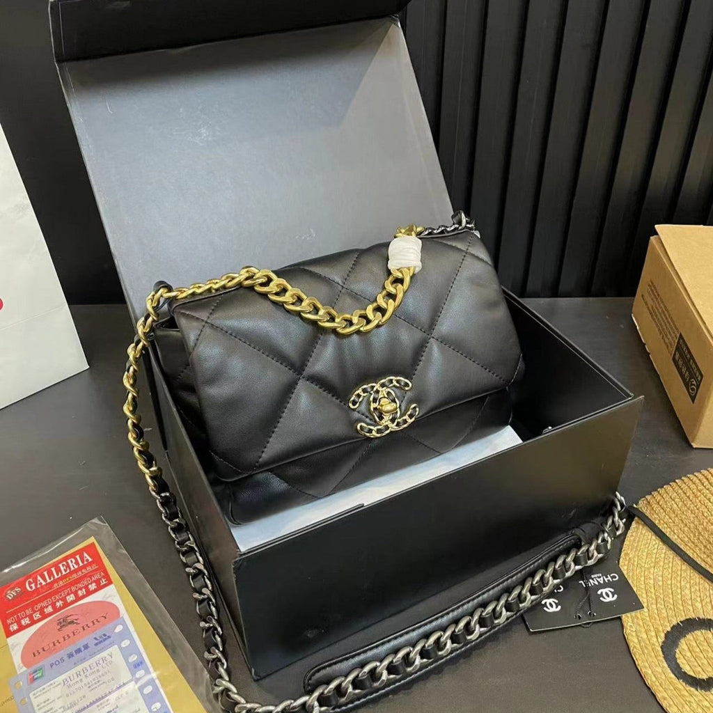 Bolso clásico con solapa de 19 pulgadas