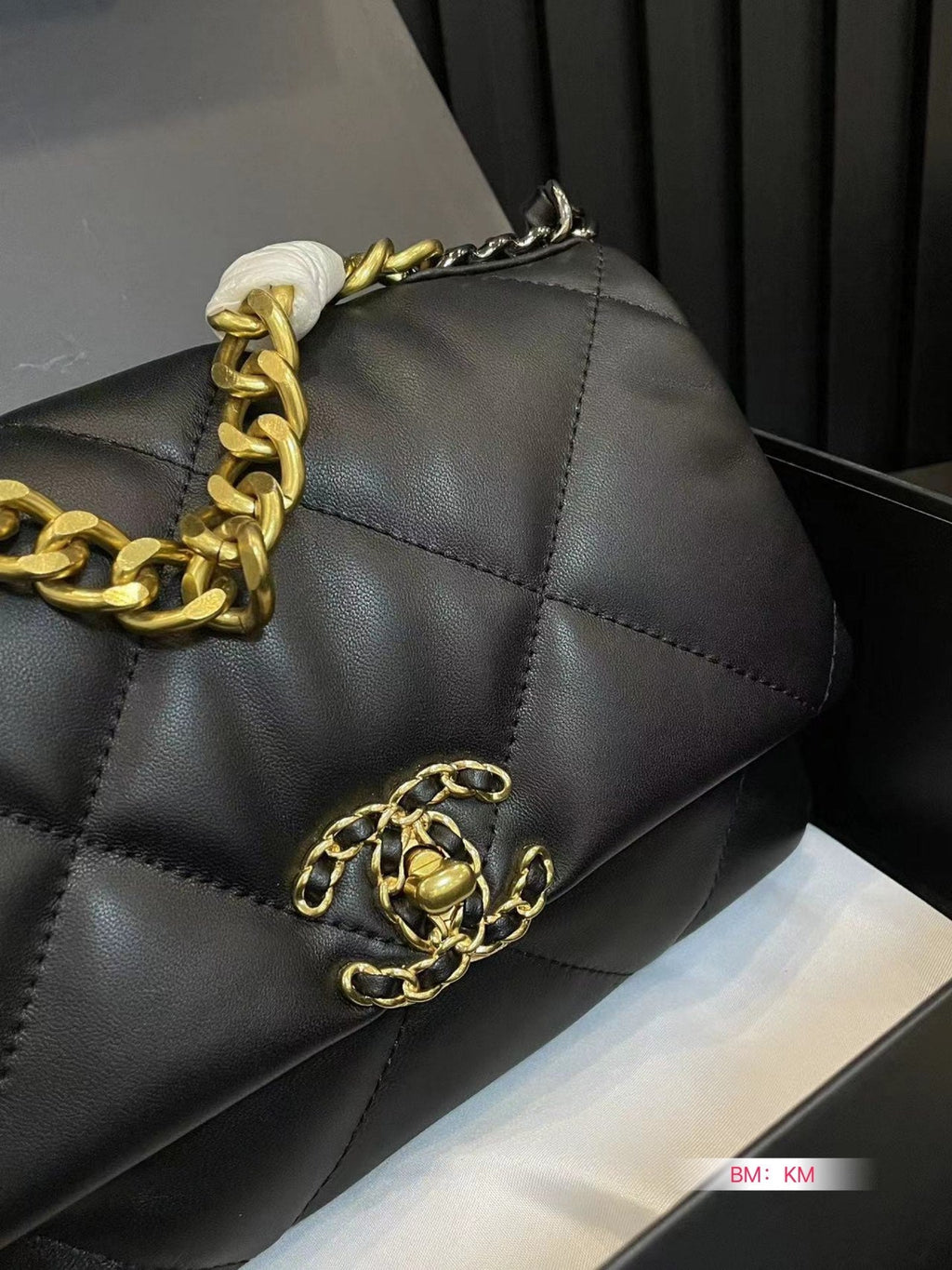 Bolso clásico con solapa de 19 pulgadas