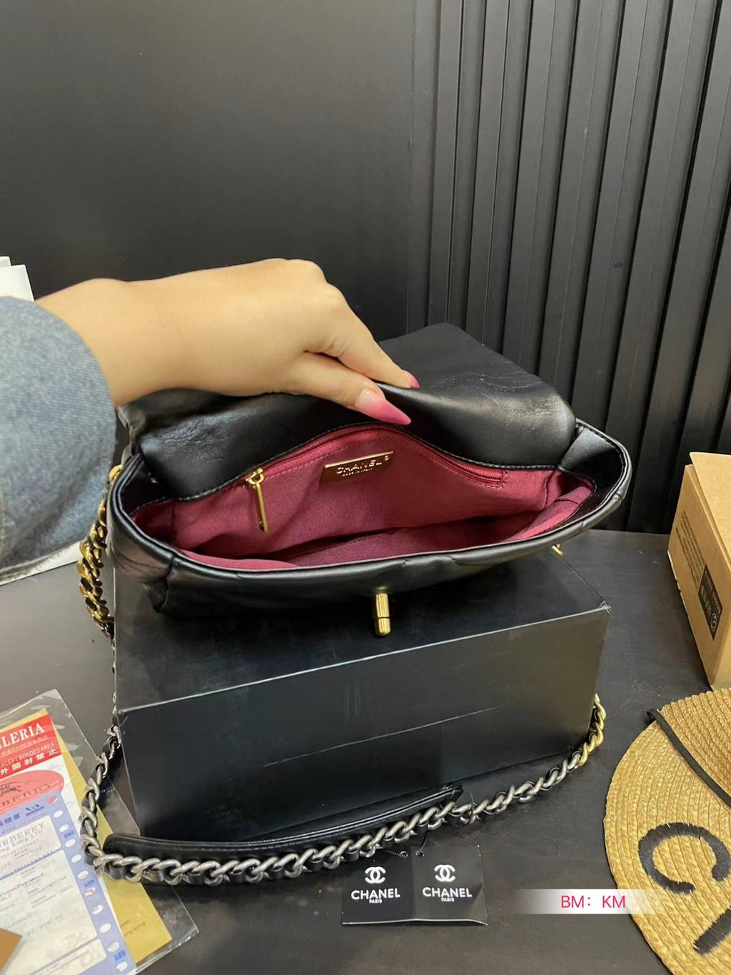 Bolso clásico con solapa de 19 pulgadas