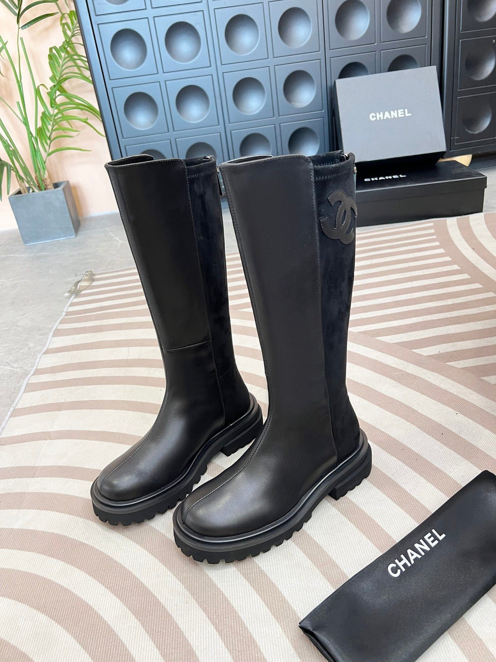 Botas altas de cuero bordadas para mujer
