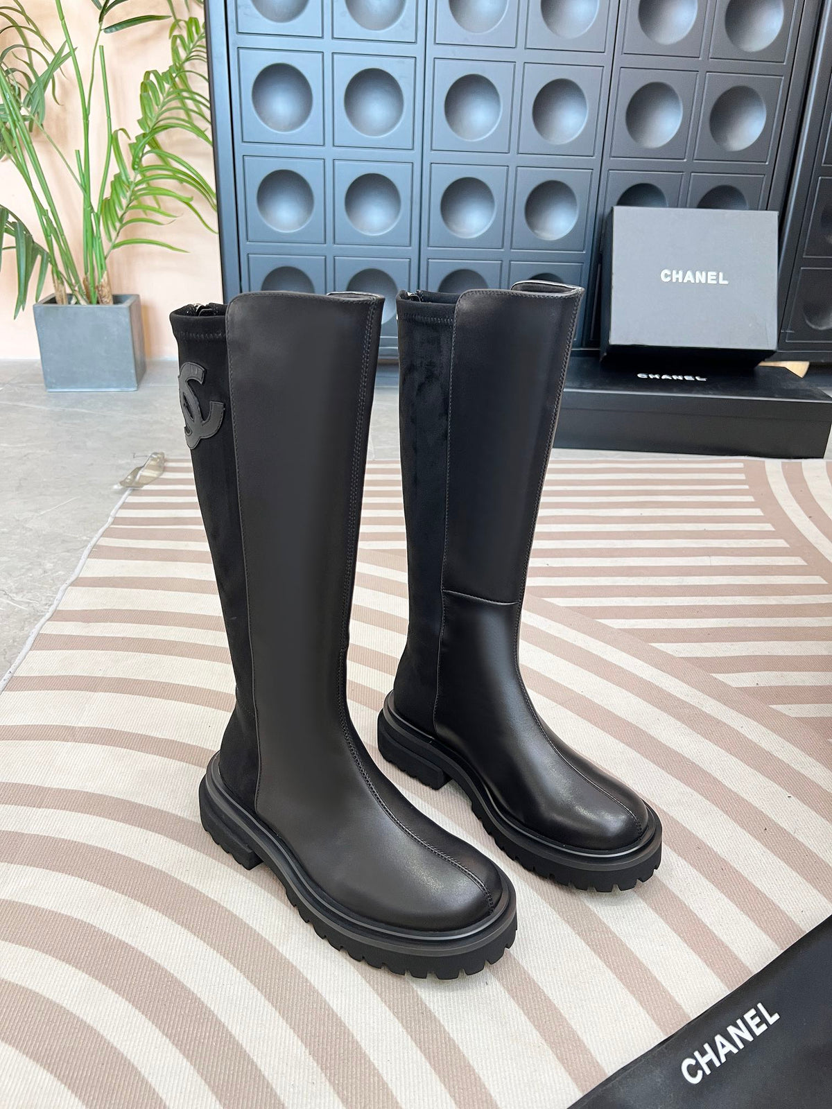 Botas altas de cuero bordadas para mujer
