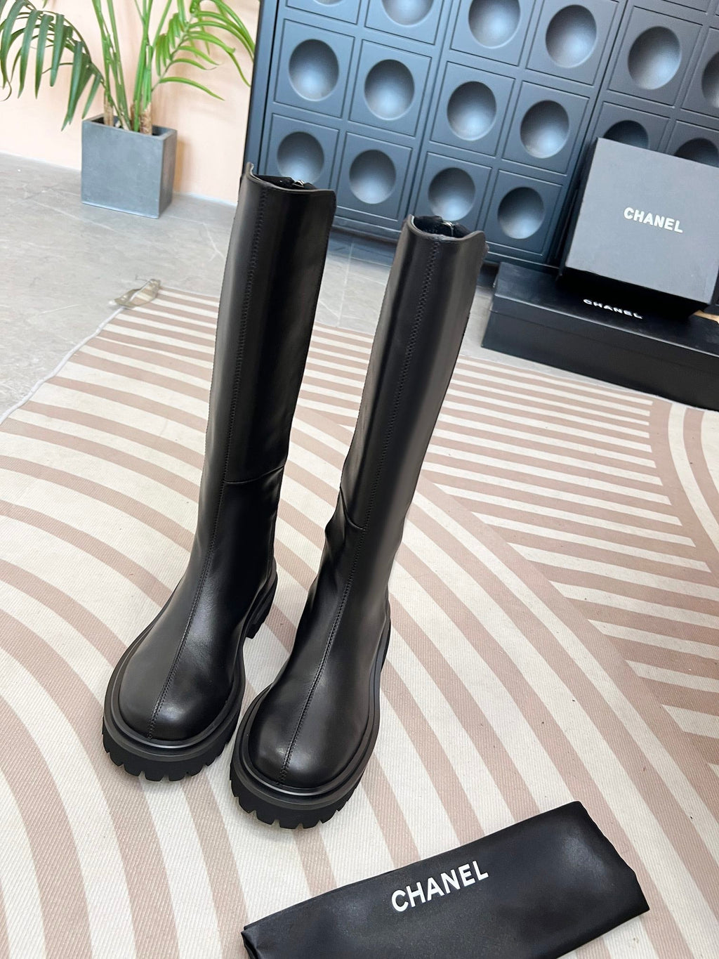Botas altas de cuero bordadas para mujer