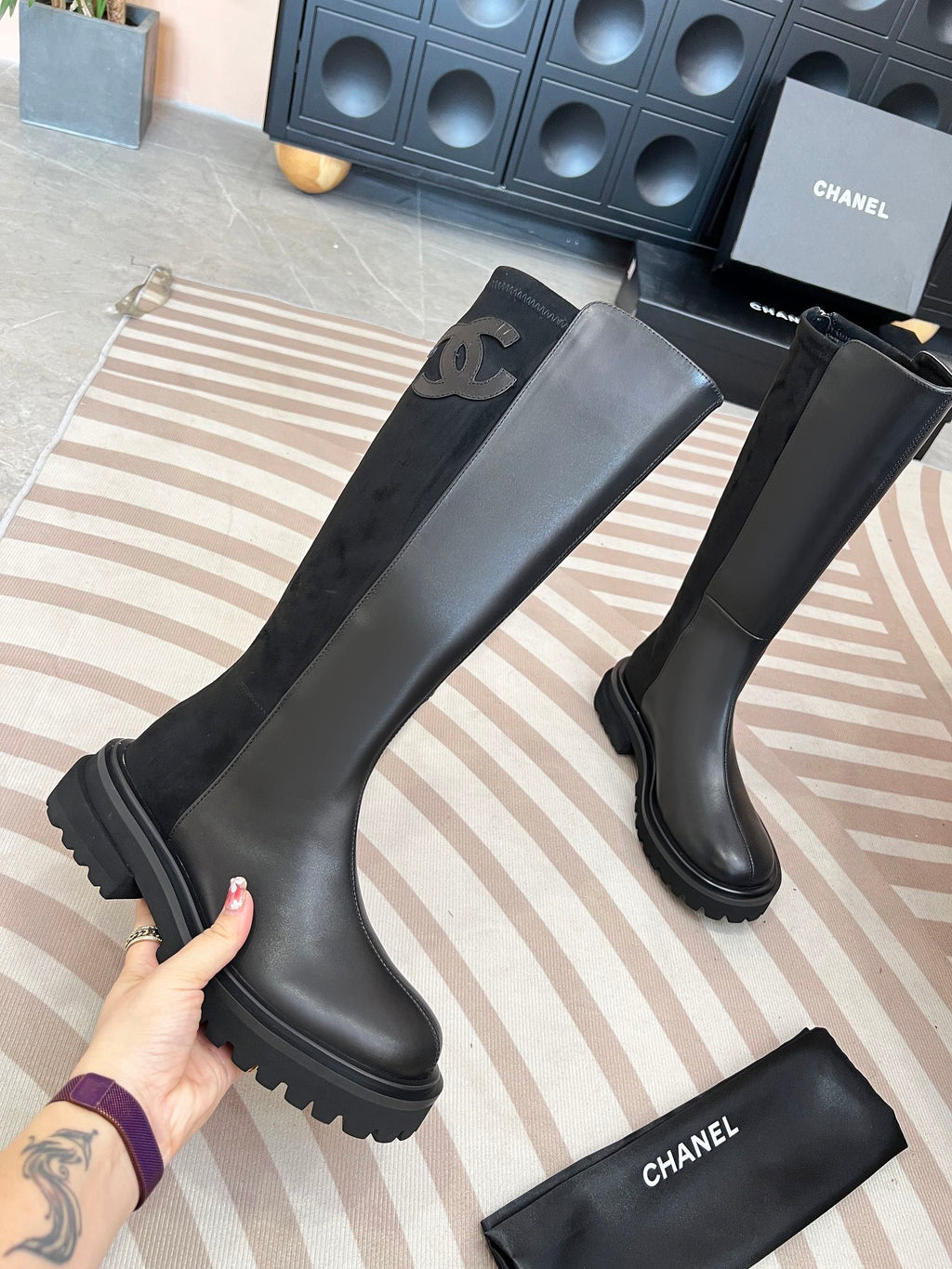Botas altas de cuero bordadas para mujer
