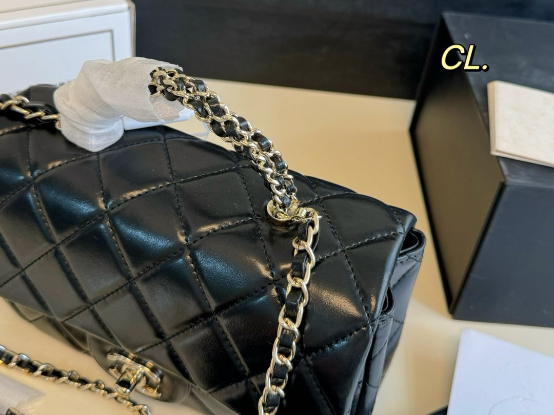 Bolso de hombro clásico con cadena