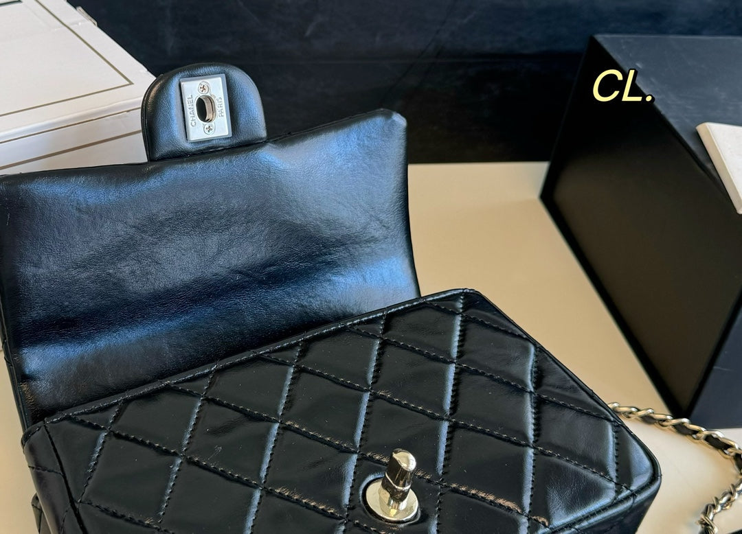 Bolso de hombro clásico con cadena
