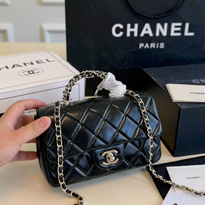 Bolso de hombro clásico con cadena
