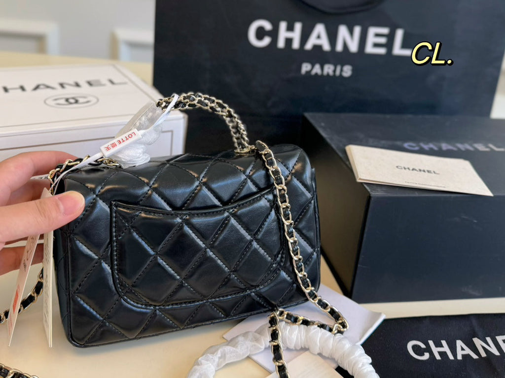 Bolso de hombro clásico con cadena