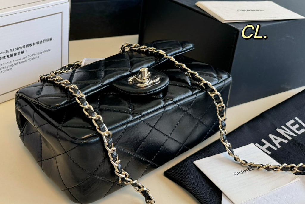 Bolso de hombro clásico con cadena