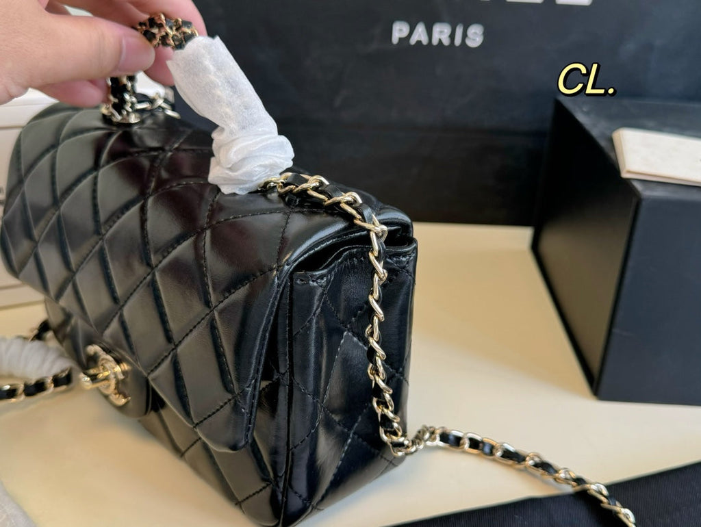 Bolso de hombro clásico con cadena