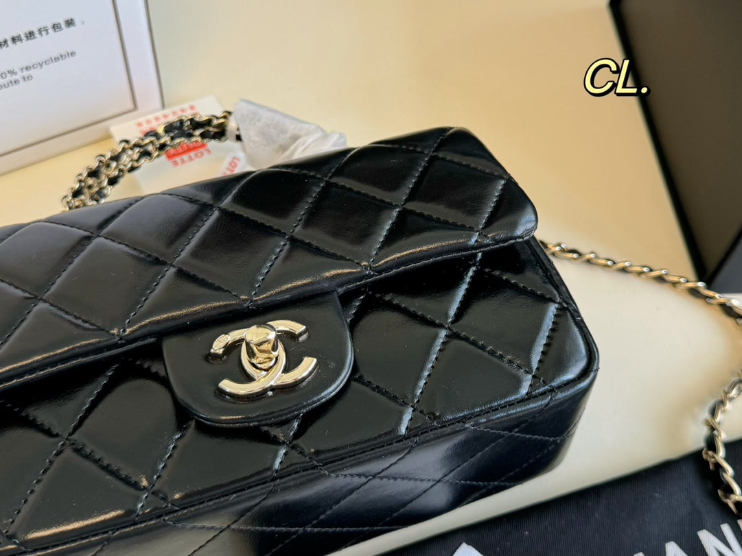 Bolso de hombro clásico con cadena