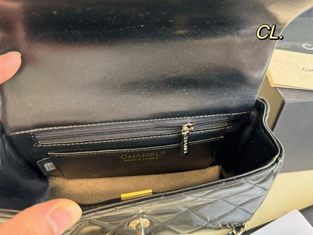 Bolso de hombro clásico con cadena