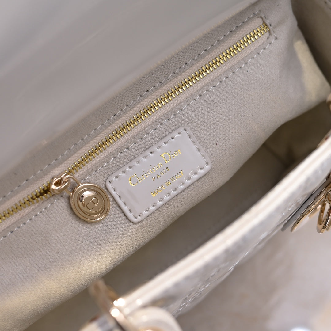 Bolso de hombro estilo Lady D – Blanco (24 cm)