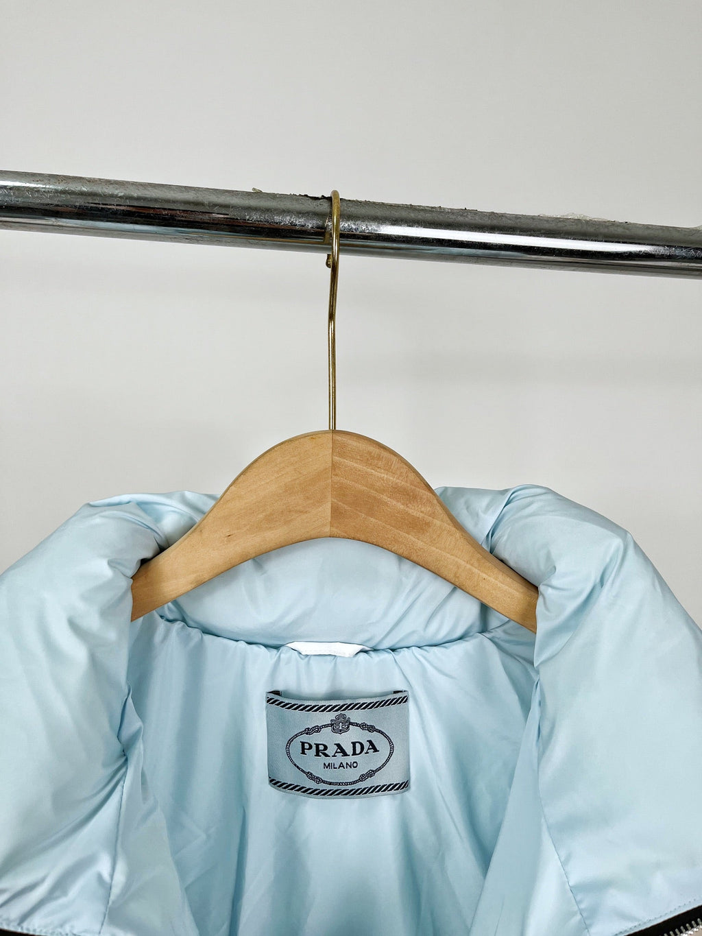Chaqueta corta de plumas