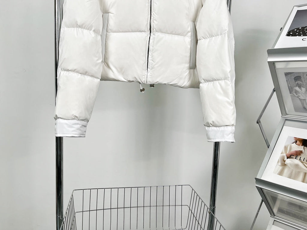 Chaqueta corta de plumas