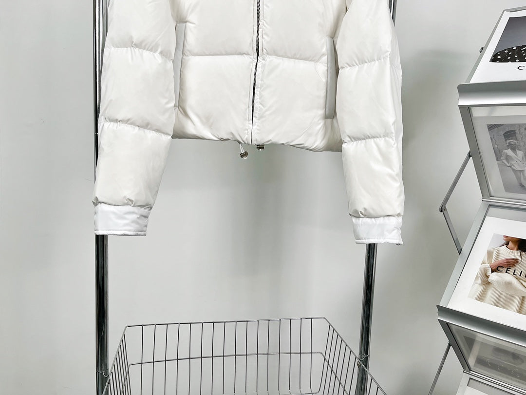 Chaqueta corta de plumas