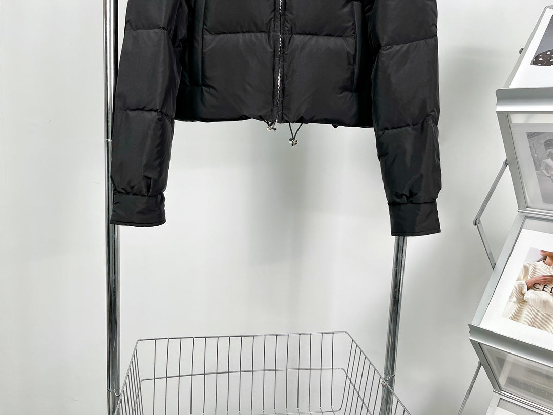 Chaqueta corta de plumas negra
