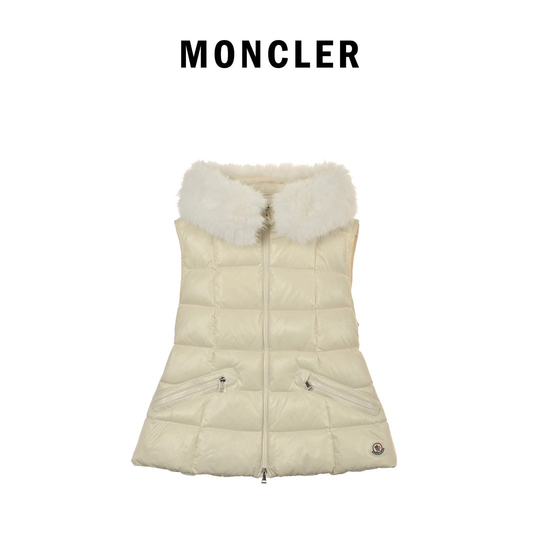 Chaqueta acolchada con capucha y cuello de piel desmontable
