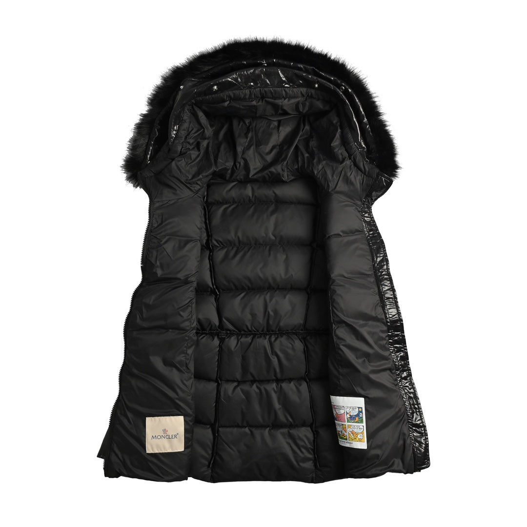 Chaqueta acolchada con capucha y cuello de piel desmontable