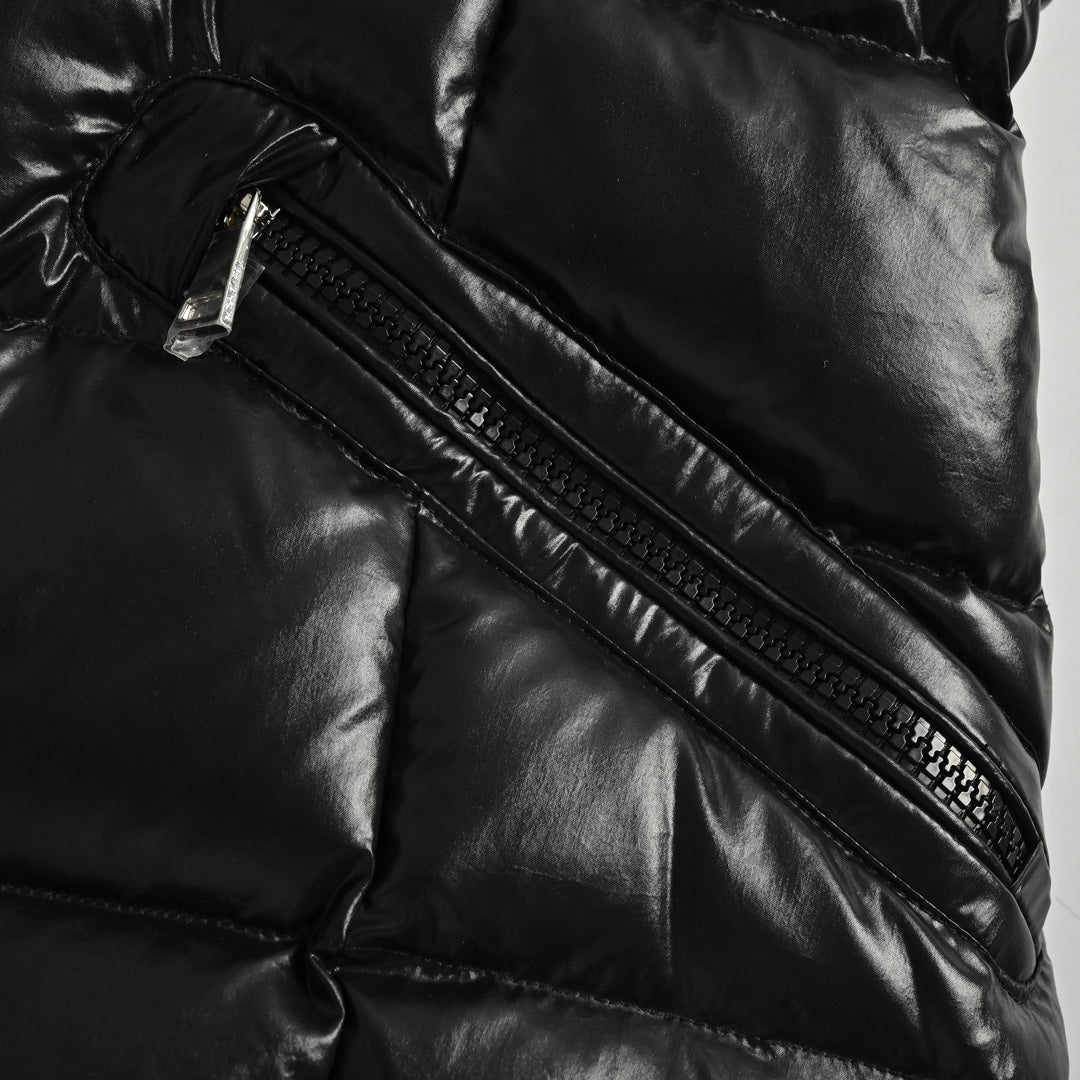 Chaqueta acolchada con capucha y cuello de piel desmontable