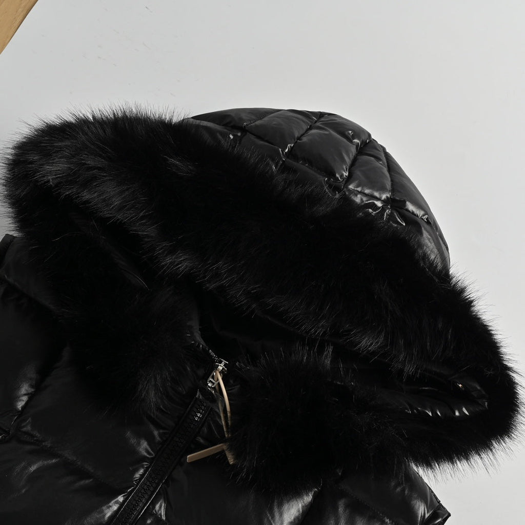Chaqueta acolchada con capucha y cuello de piel desmontable