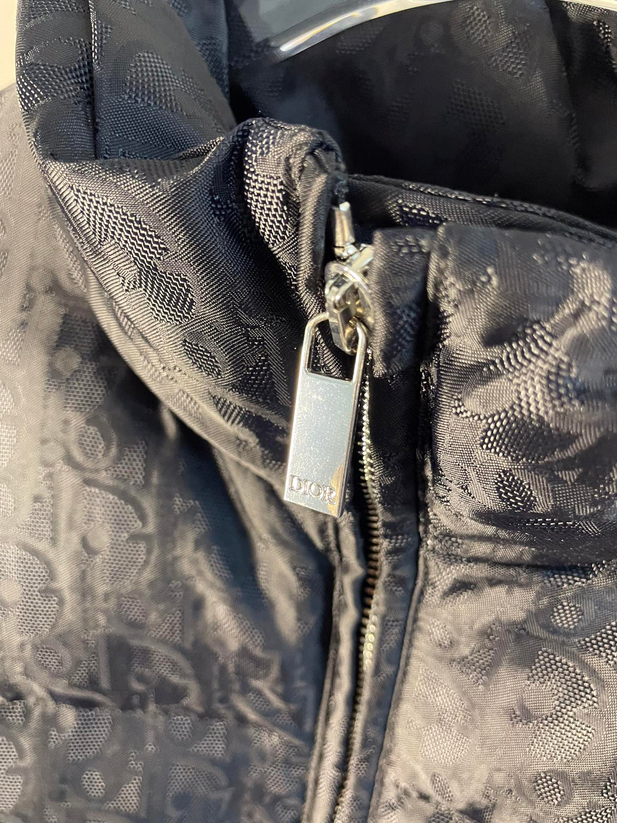 Chaqueta de plumón de ganso jacquard negra