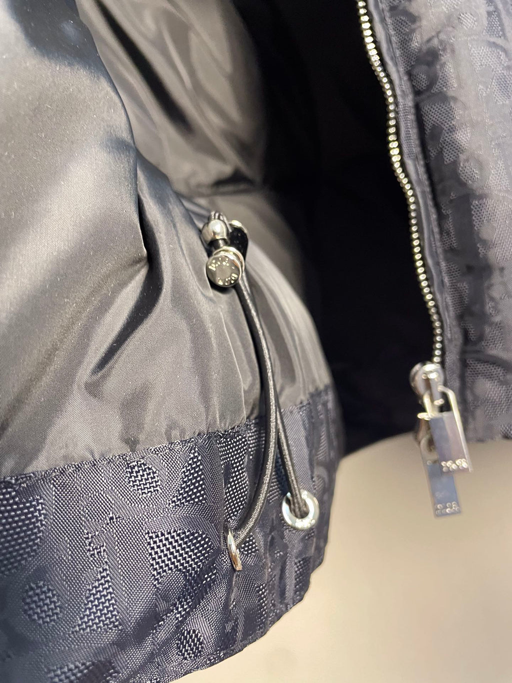 Chaqueta de plumón de ganso jacquard negra