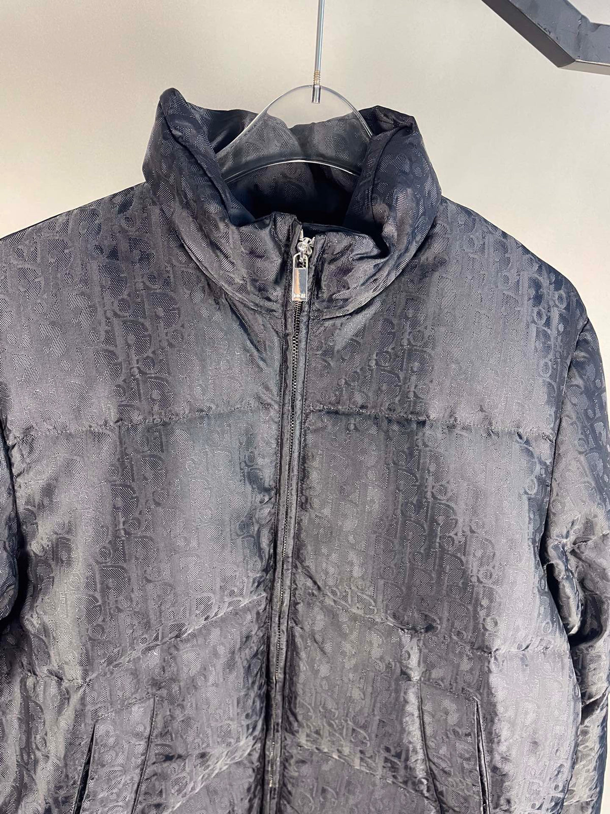 Chaqueta de plumón de ganso jacquard negra