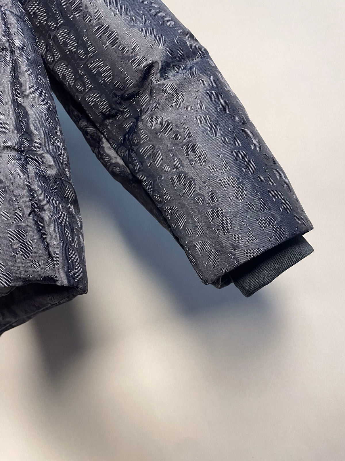 Chaqueta de plumón de ganso jacquard negra