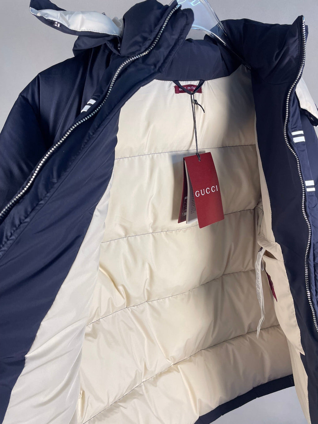 Chaqueta de plumón de ganso con capucha azul marino