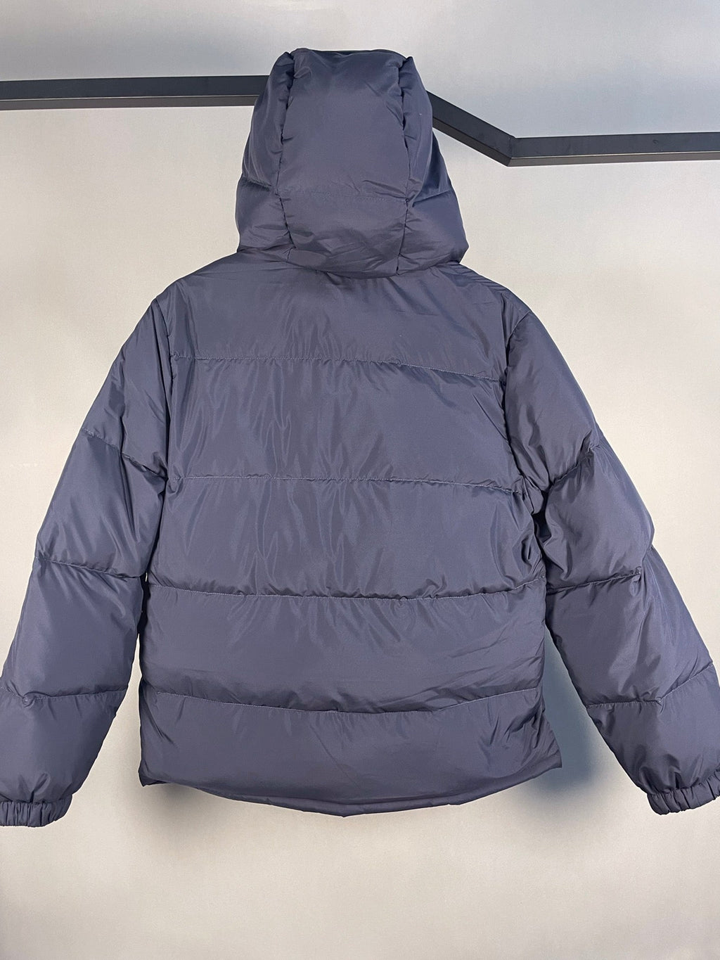 Chaqueta de plumón de ganso con capucha azul marino