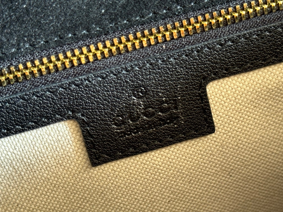 Bolso bandolera pequeño Blondie de piel charol negra