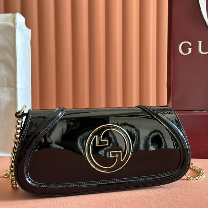 Bolso bandolera pequeño Blondie de piel charol negra