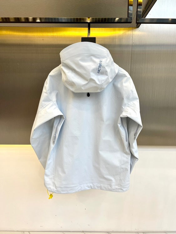 Chaqueta con capucha Beta Lightweight 2024