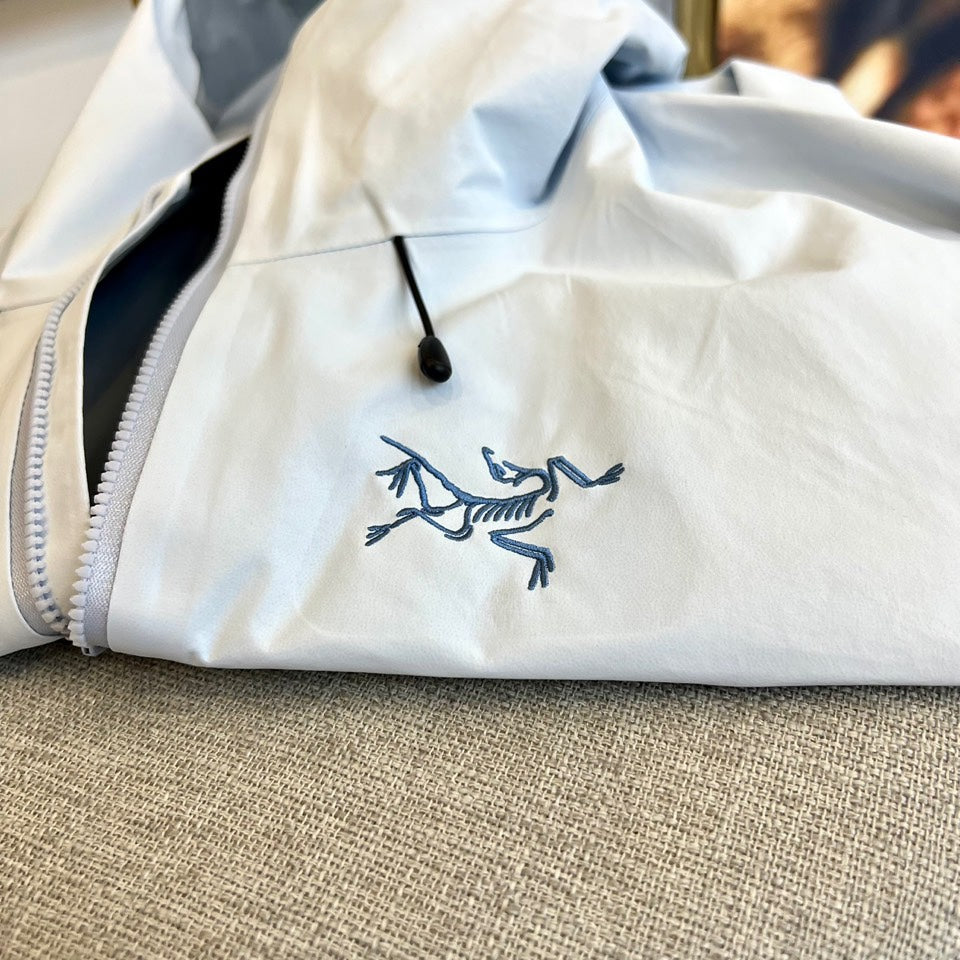 Chaqueta con capucha Beta Lightweight 2024
