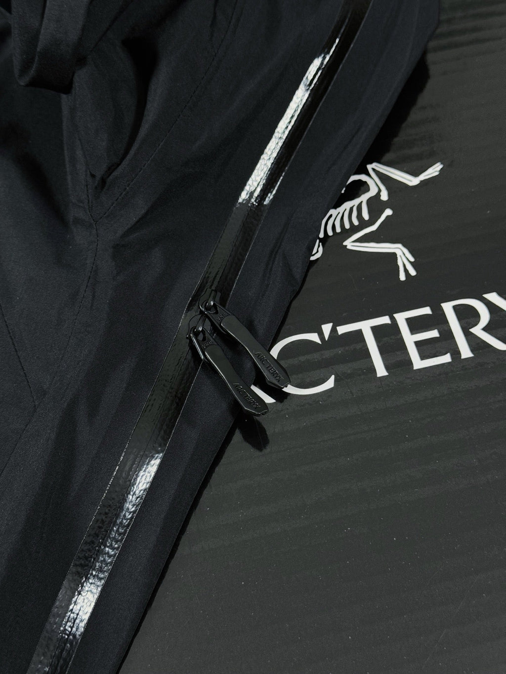 Chaqueta con capucha Beta Lightweight 2024