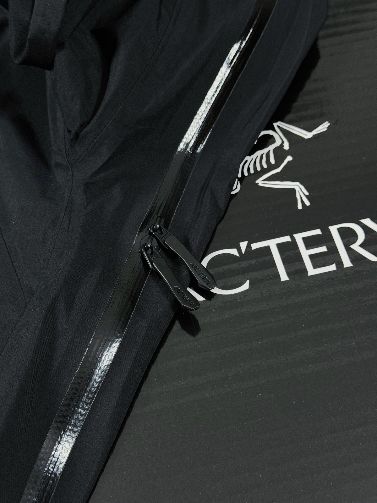 Chaqueta con capucha Beta Lightweight 2024