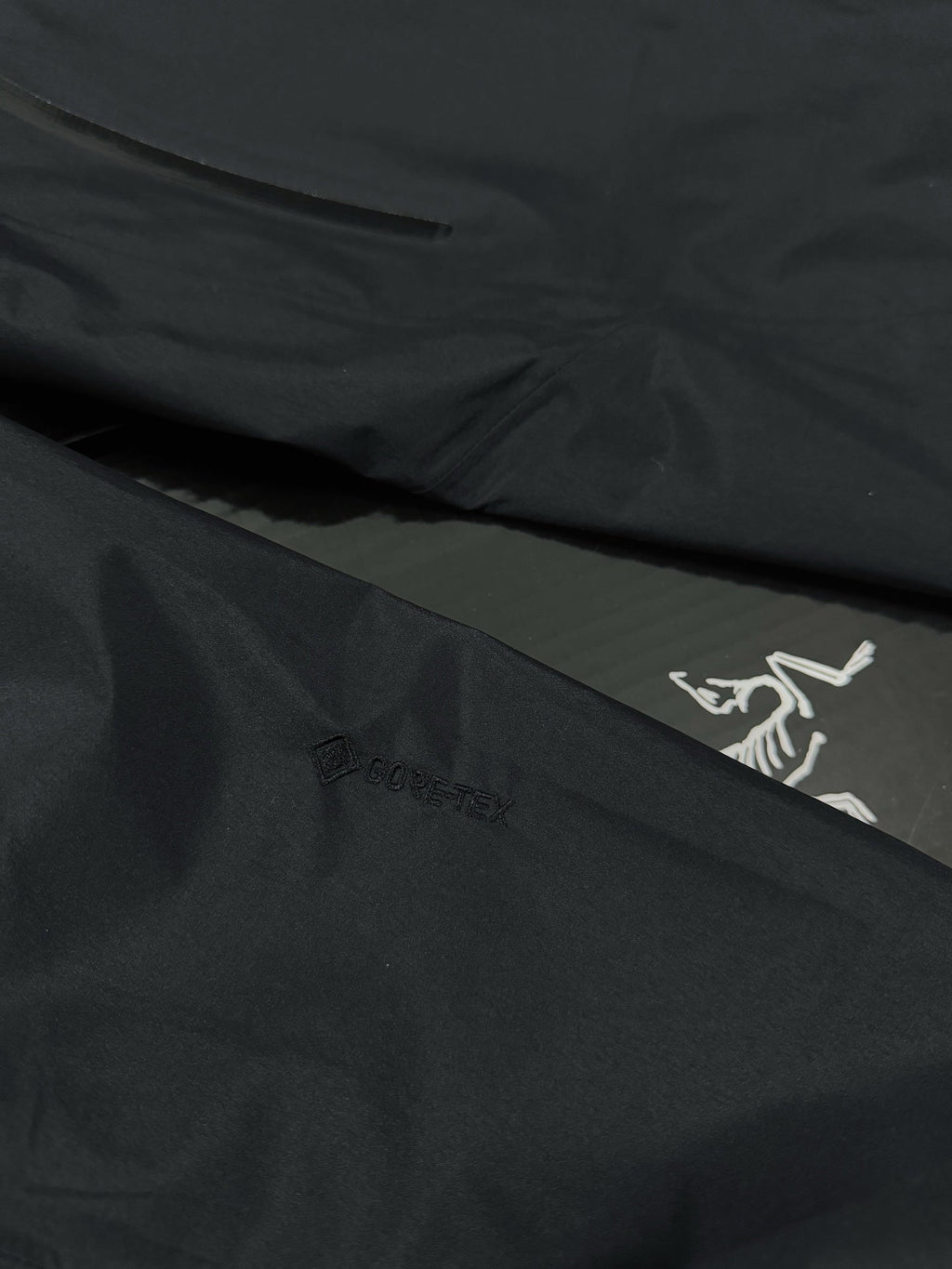 Chaqueta con capucha Beta Lightweight 2024