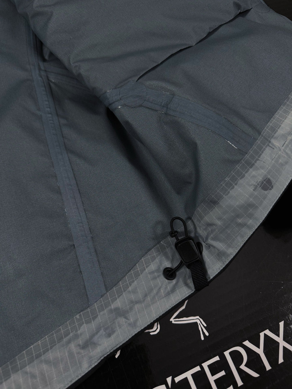 Chaqueta con capucha Beta Lightweight 2024