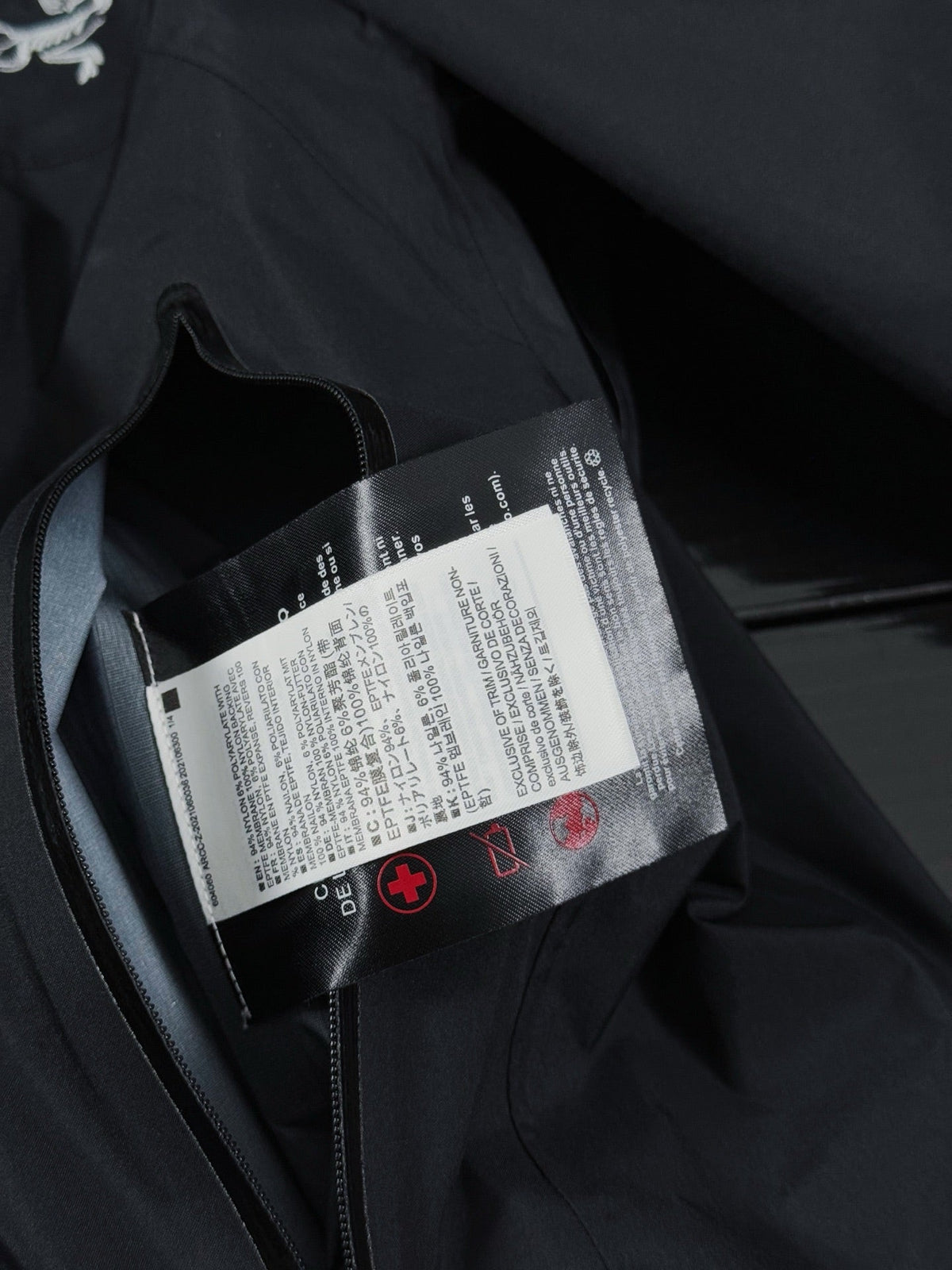 Chaqueta con capucha Beta Lightweight 2024