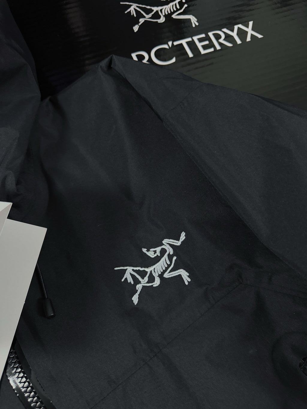 Chaqueta con capucha Beta Lightweight 2024
