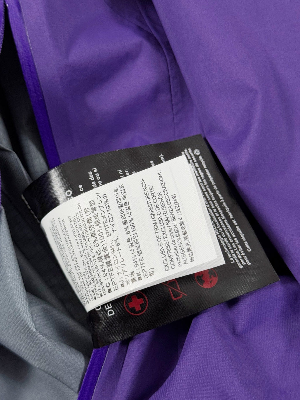 Chaqueta con capucha Beta Lightweight 2024