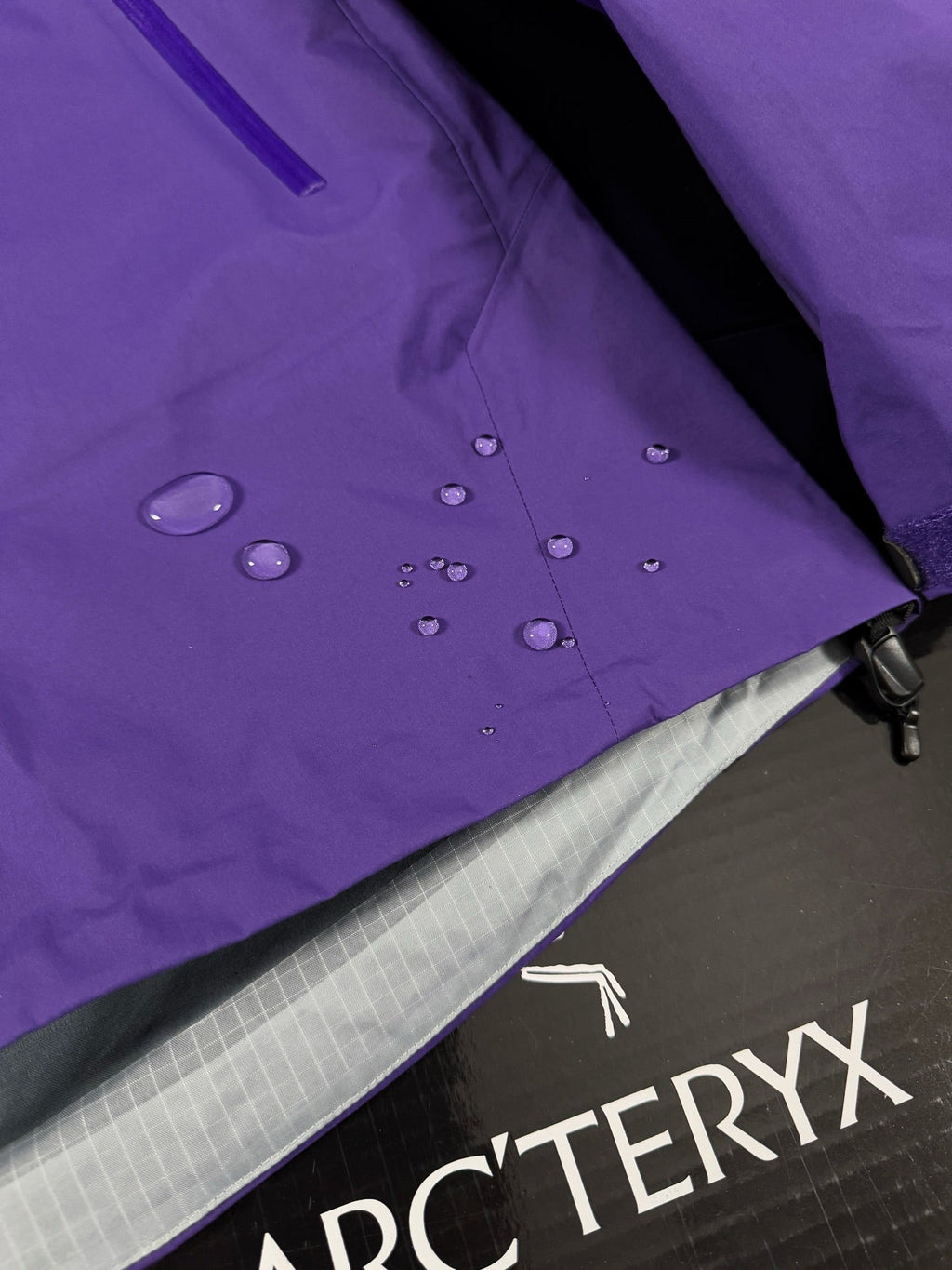 Chaqueta con capucha Beta Lightweight 2024