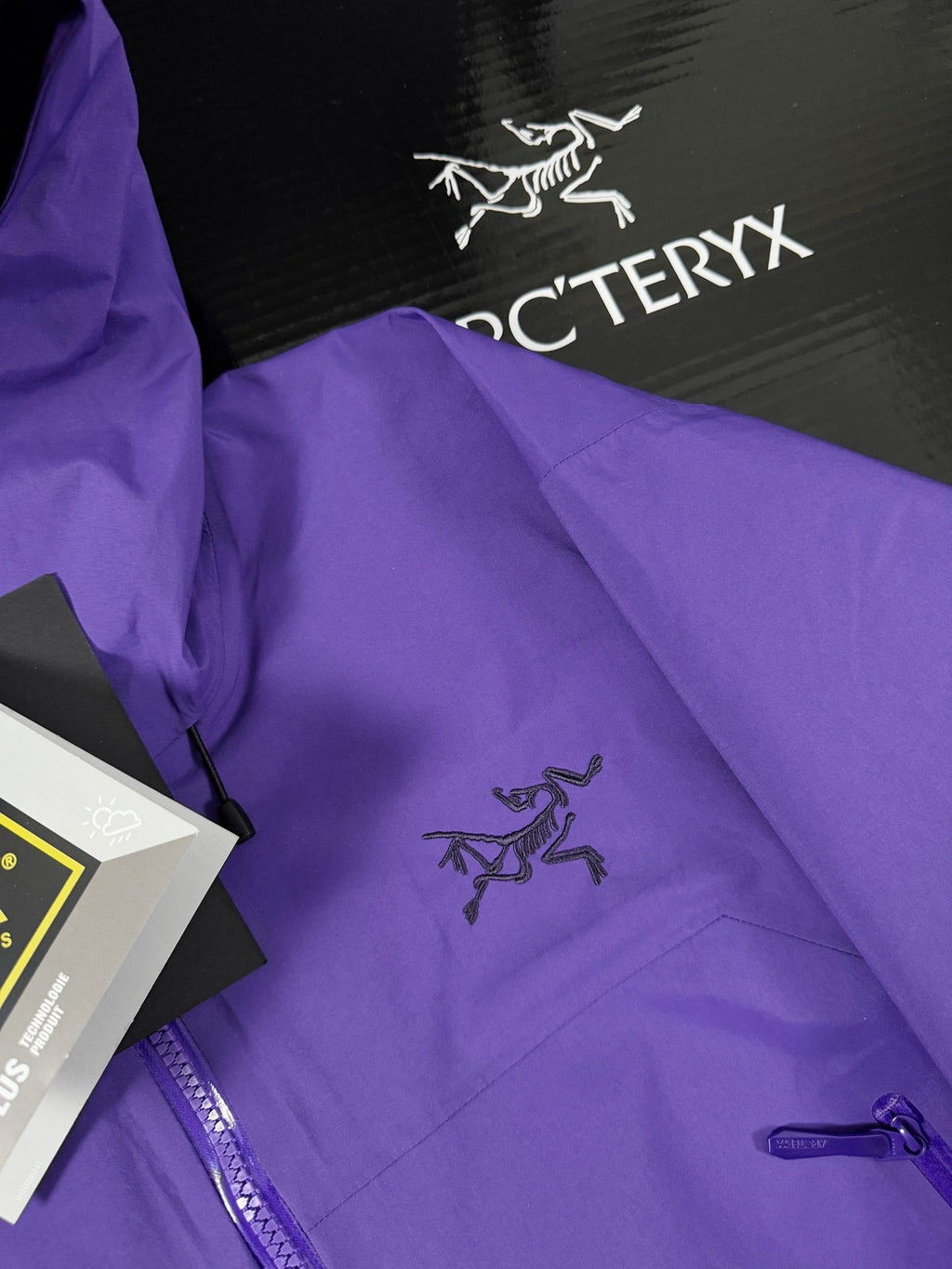 Chaqueta con capucha Beta Lightweight 2024