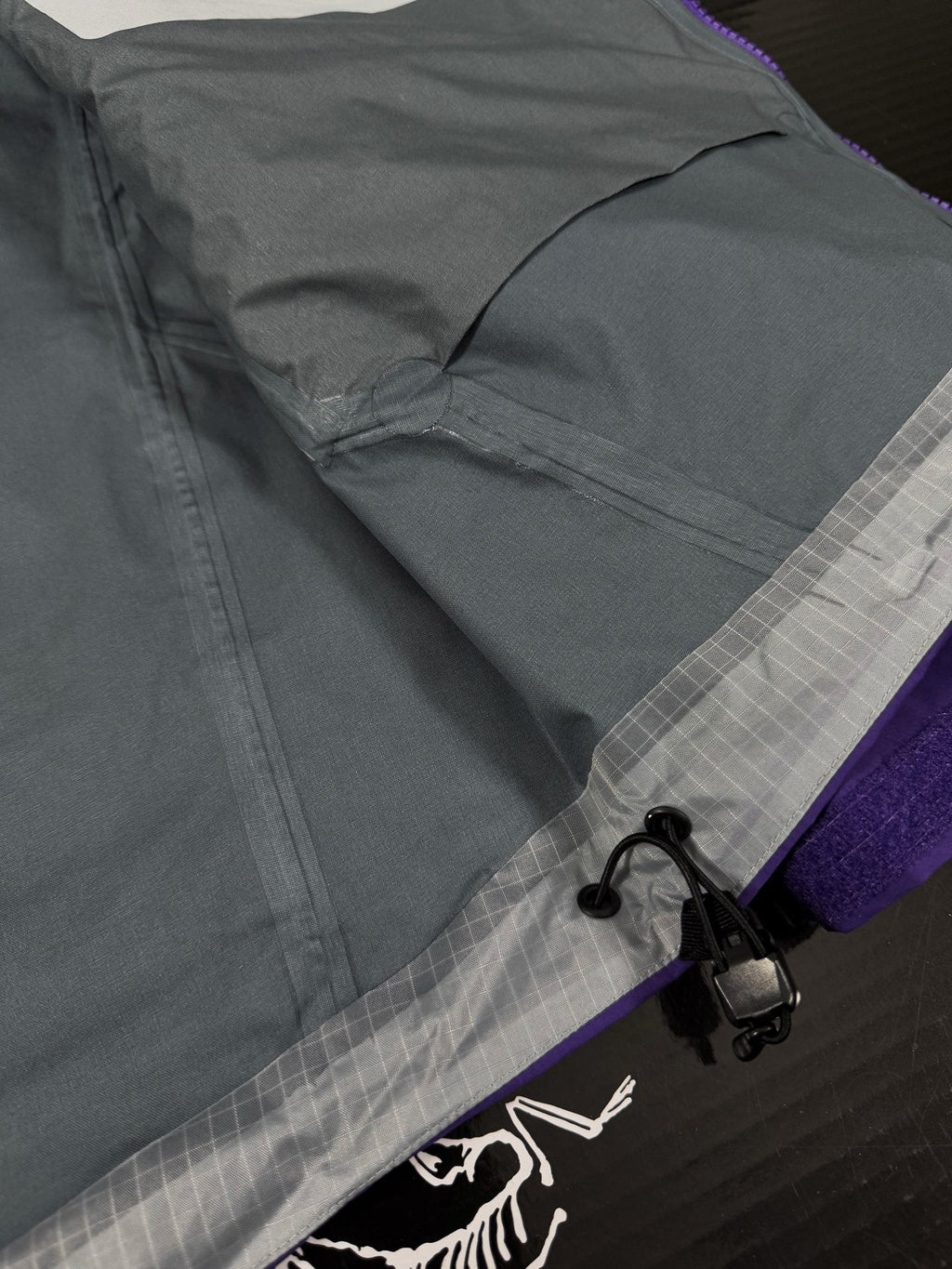 Chaqueta con capucha Beta Lightweight 2024