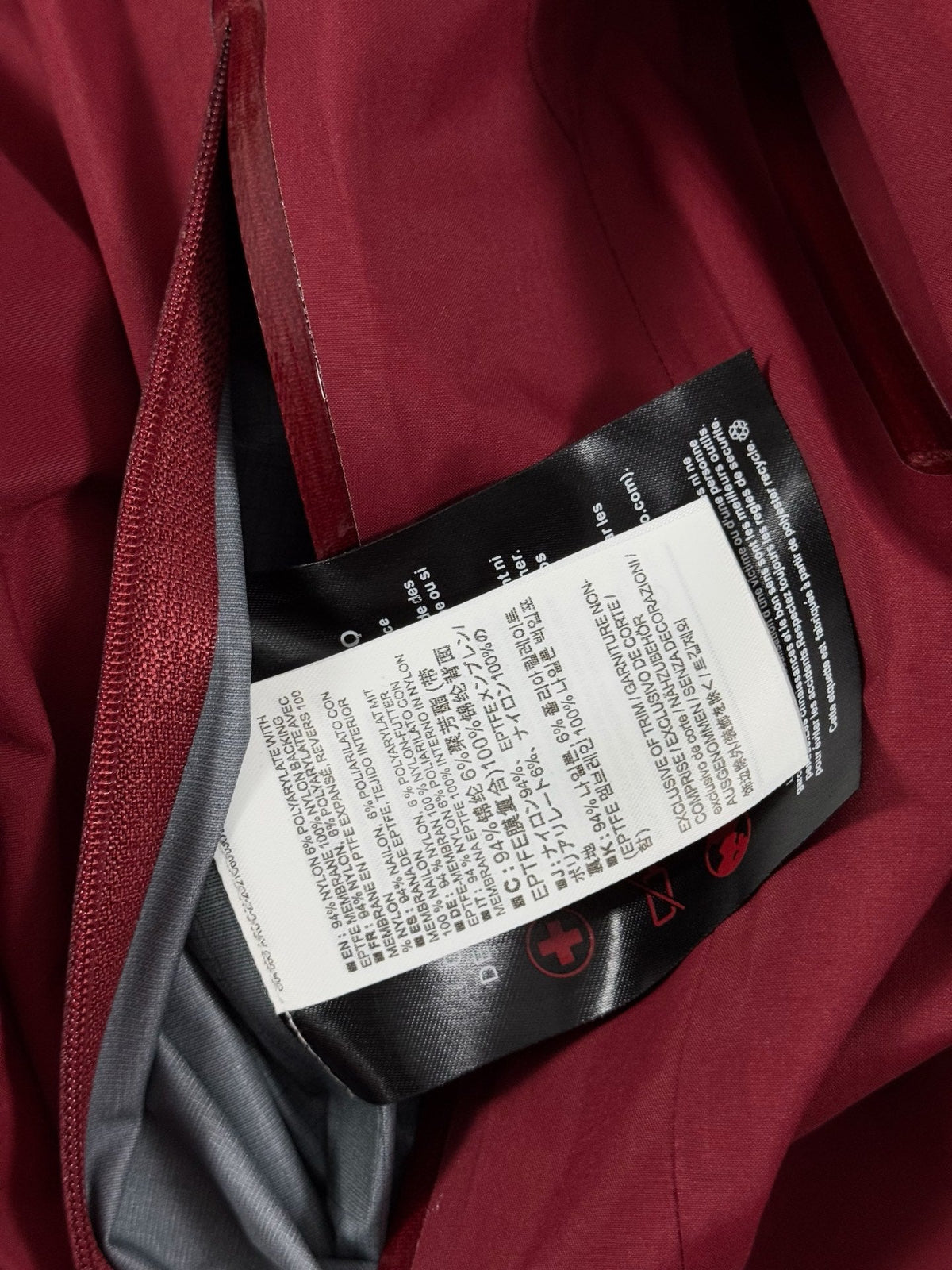 Chaqueta con capucha Beta Lightweight 2024