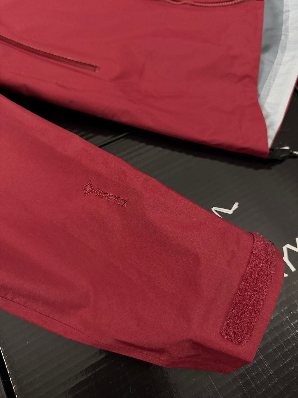 Chaqueta con capucha Beta Lightweight 2024
