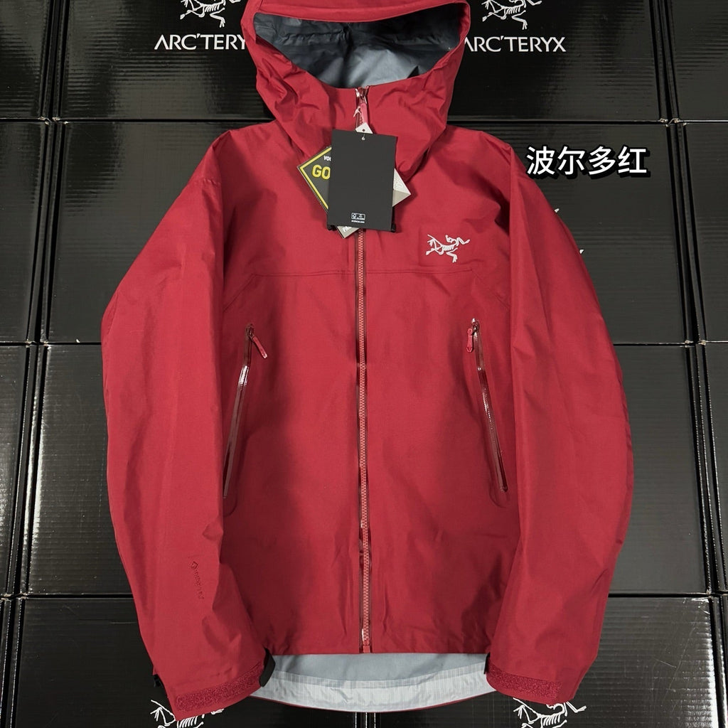 Chaqueta con capucha Beta Lightweight 2024