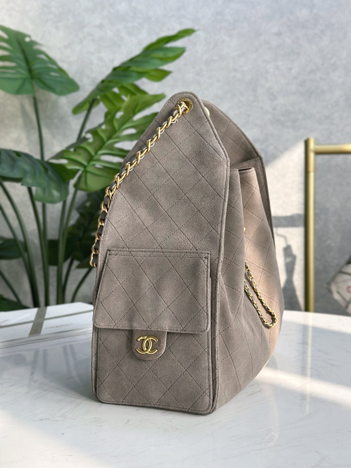 Bolso hobo tipo cubo de ante esmerilado – 2 tamaños
